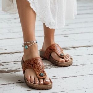 NIB Brand New In Box Very G Dani Boho Western Tooled Sandals Flip Flops